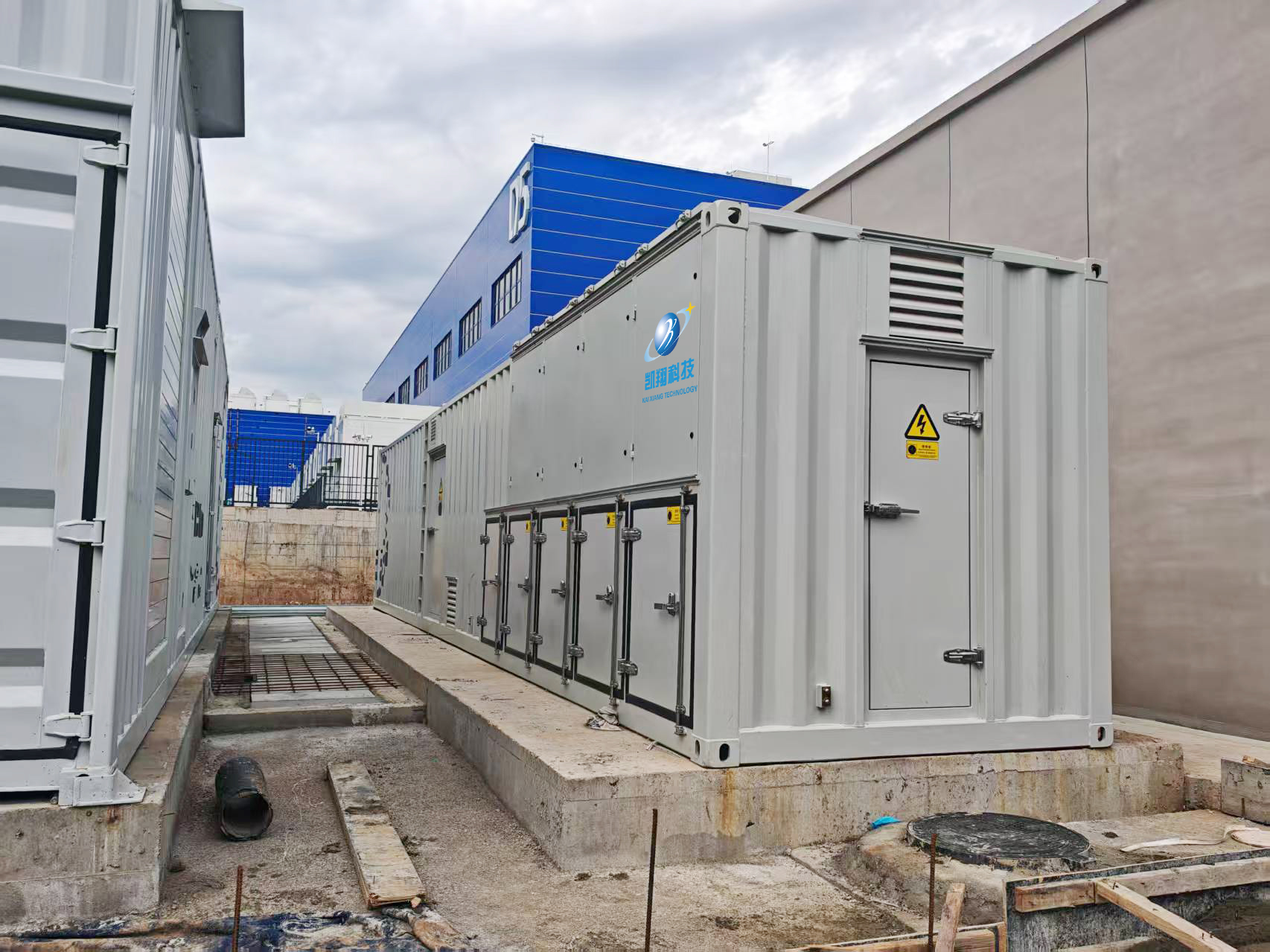 凱翔科技AC10.5kV-3170kVA-RC高壓智能交流負(fù)載柜交付上海某發(fā)電機(jī)企業(yè)